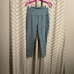 beyond yoga sports leggings size L  Green, side pockets